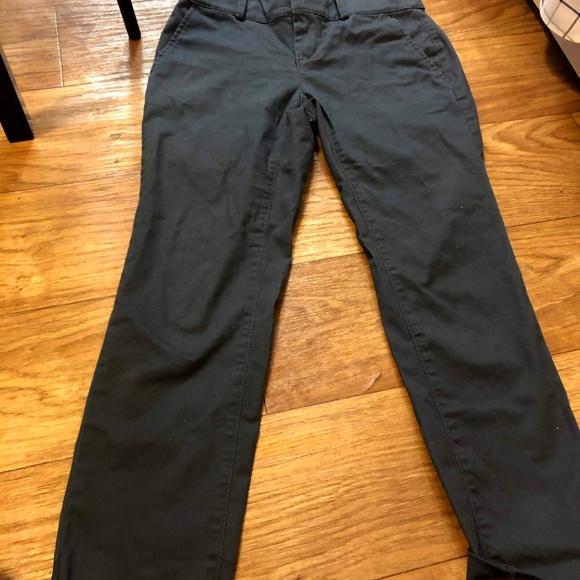 Petite Slim Wide-Legged Cropped Pants - Picture 3 of 5